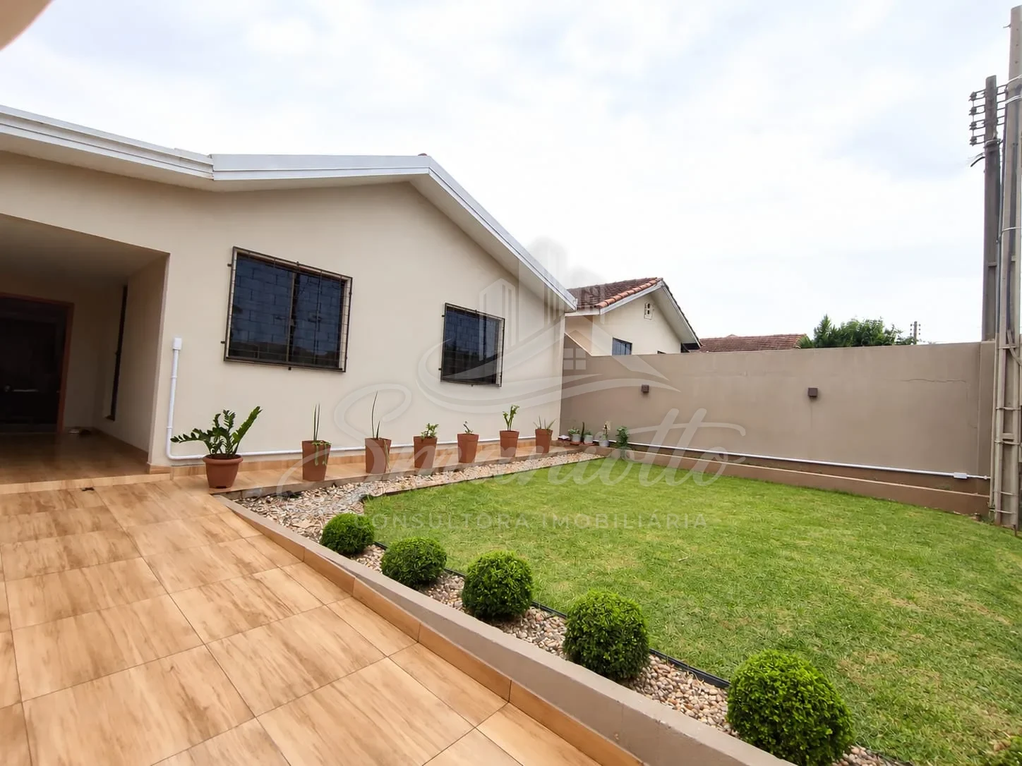 Casa semimobiliada com sobra de terreno no Guarujá, foto 1
